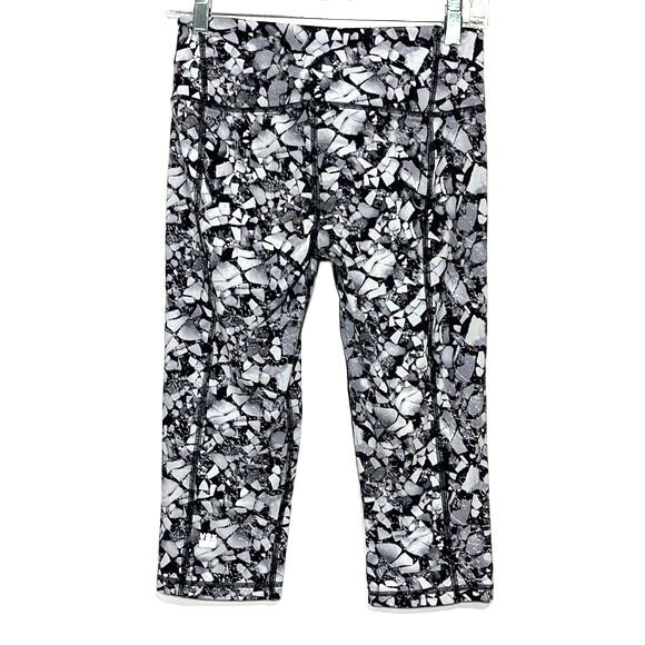 Victoria's Secret VSX Cropped Workout Leggings Size Small - Picture 4 of 9